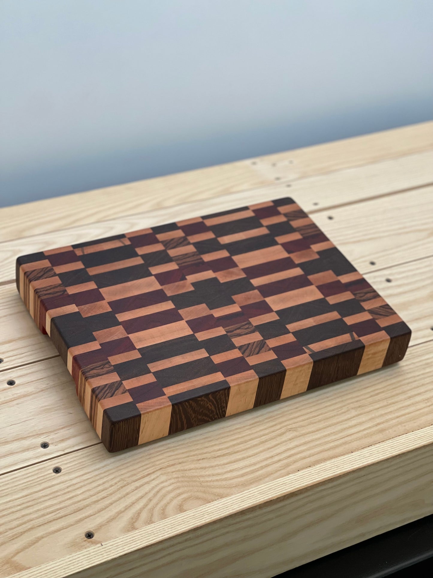 Geometric end grain cutting board