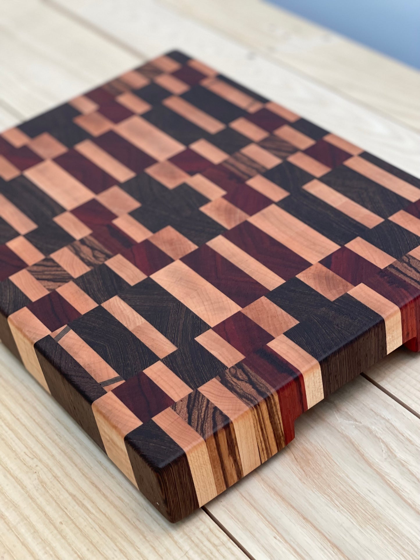 Geometric end grain cutting board