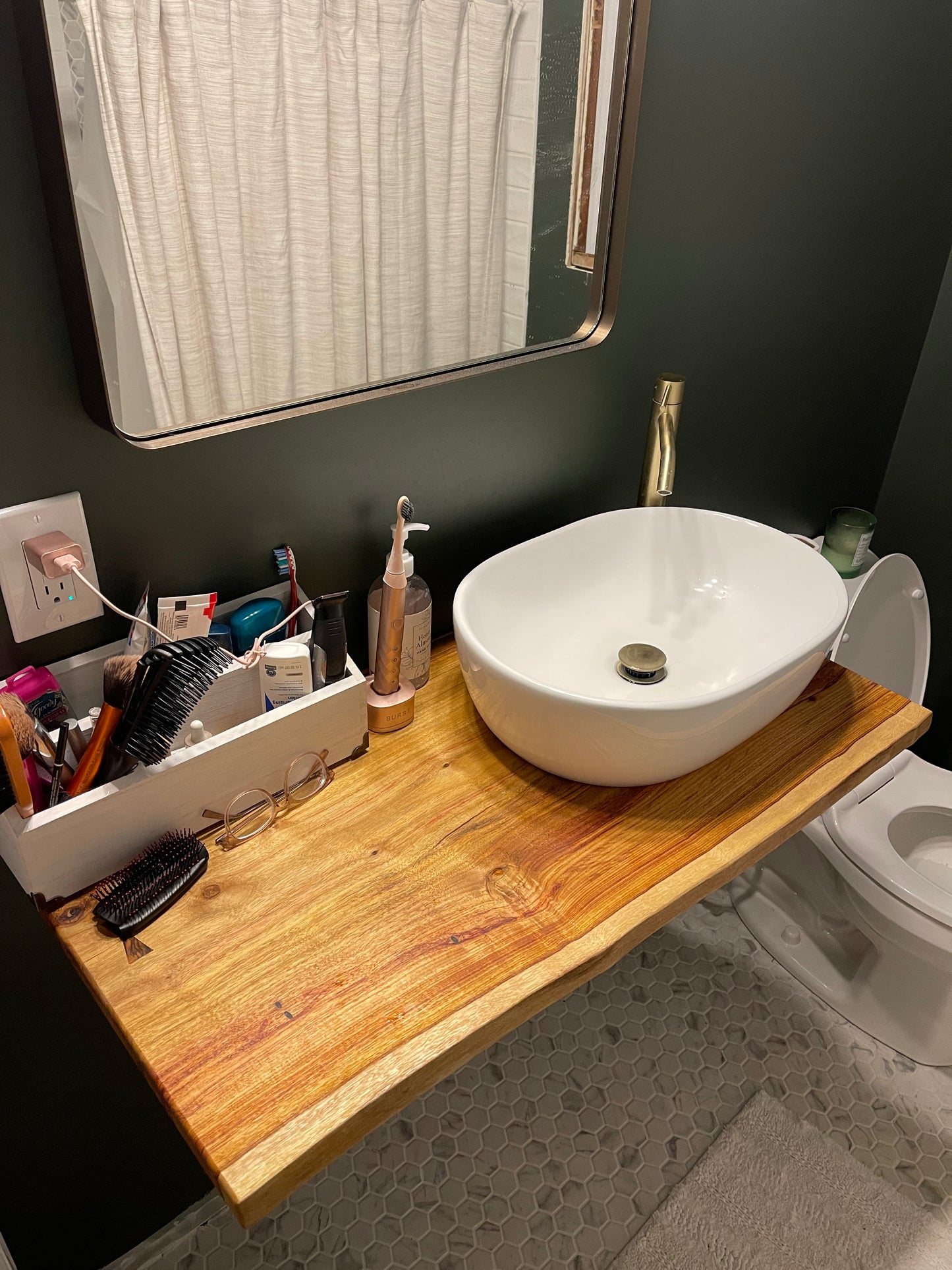 Floating bathroom vanity