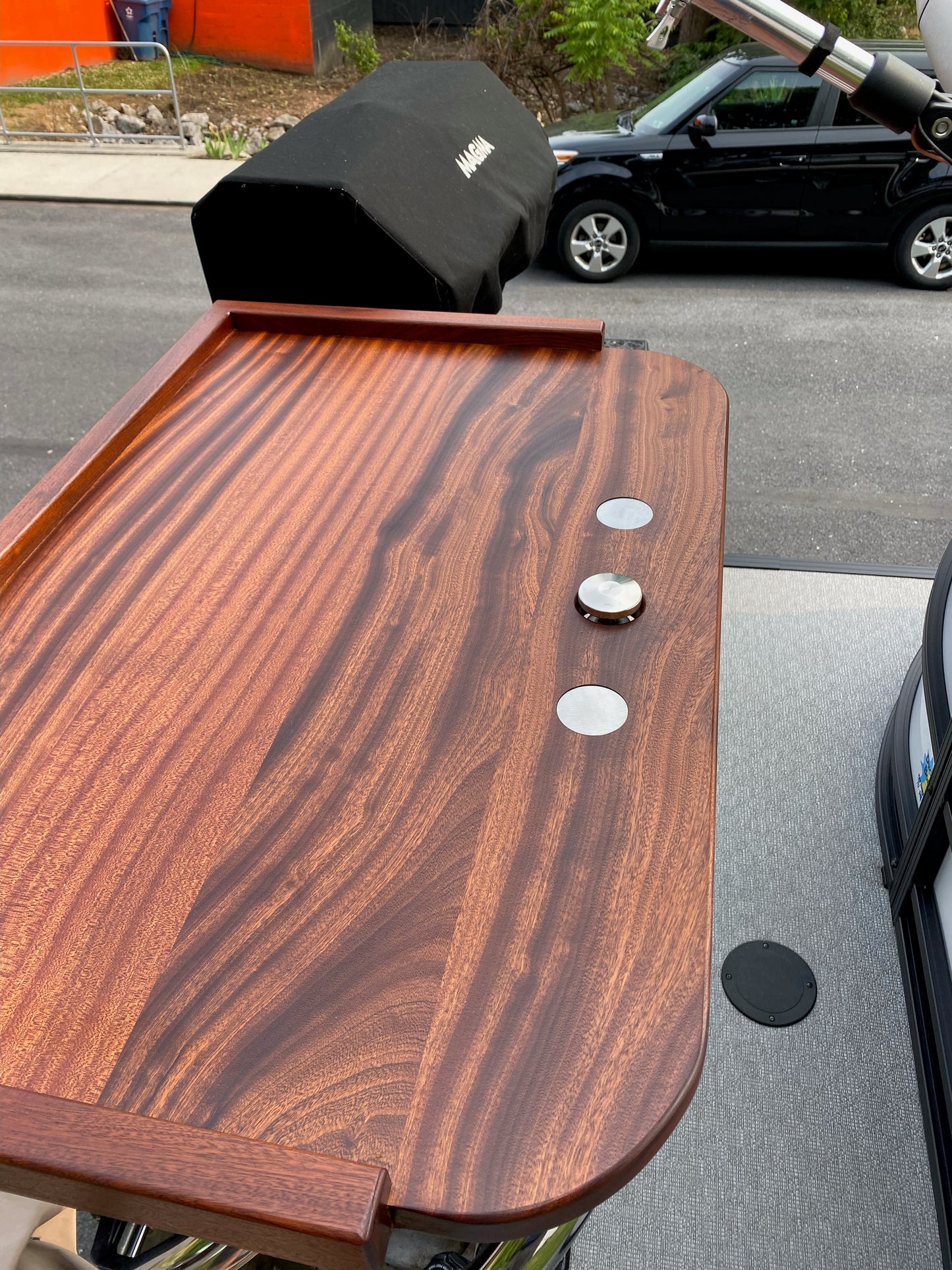 Pontoon table
