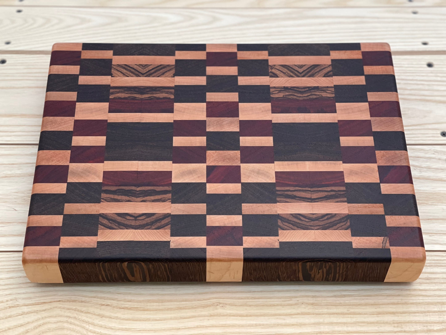 Geometric cutting board